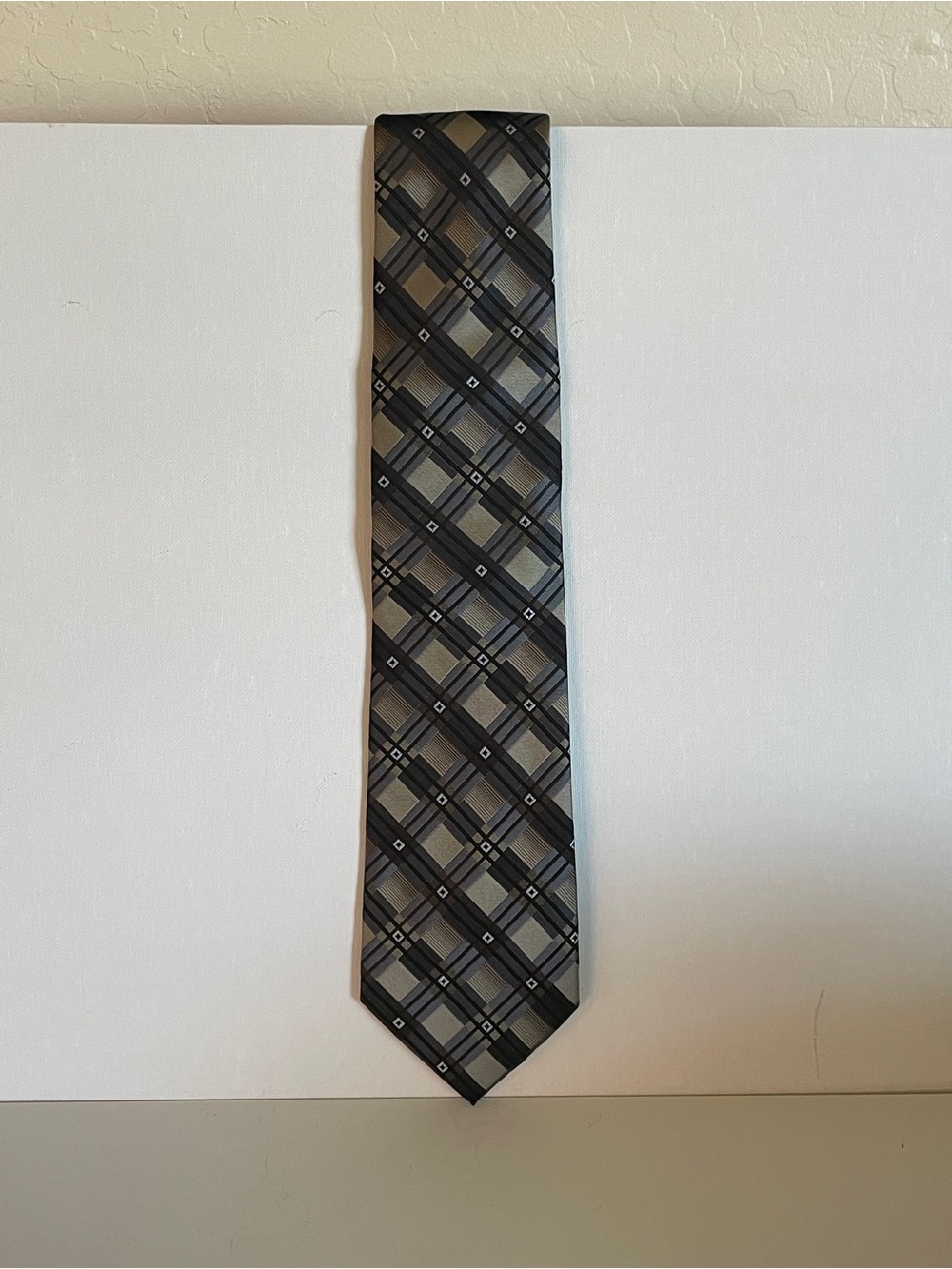 Platinum Designs Classic Plaid Men's Tie in Black and Gray